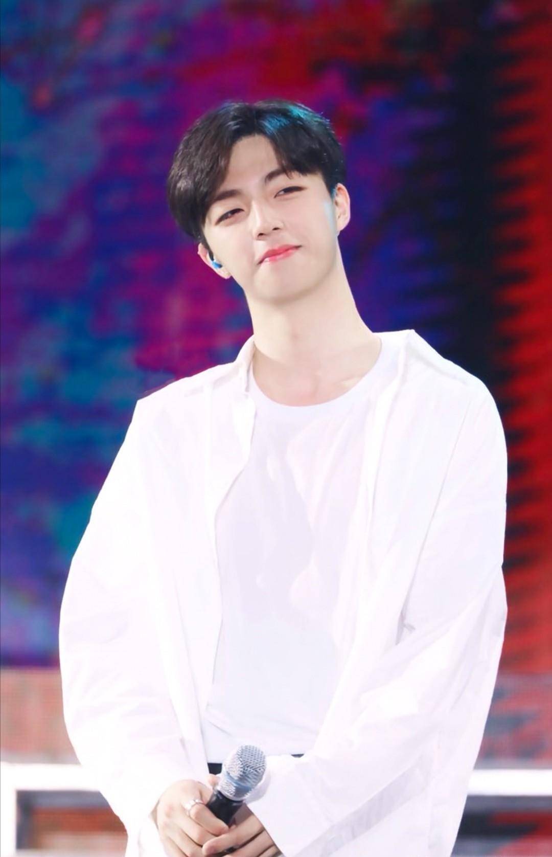 小朋友:陈立农叔叔!陈立农:你叫我什么?我今年19岁!_阿姨_哥哥_称呼