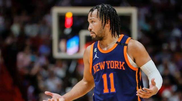 布朗森的妻子阿里·马克斯(ali marks) 1995年出生在伊利诺伊州的一个