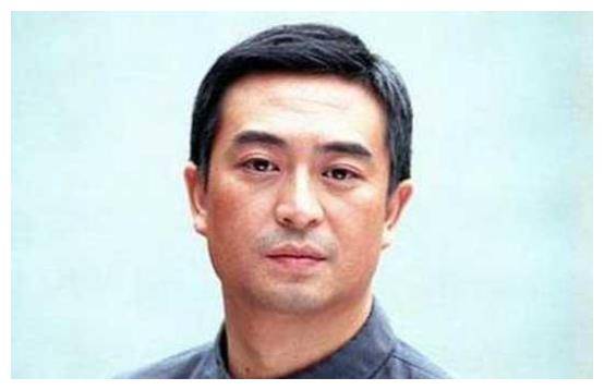 四,《蜗居》张嘉译张嘉译作为我国男星中大器晚成的典型代表,直到39岁