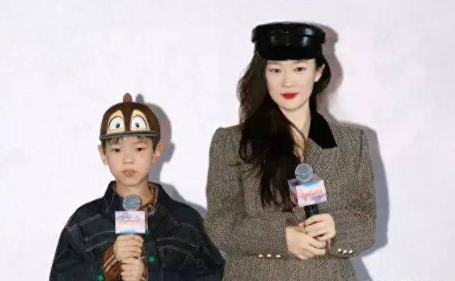 霍思燕女儿冲上热搜多年未回应代孕质疑网友吐槽要藏一辈子吗