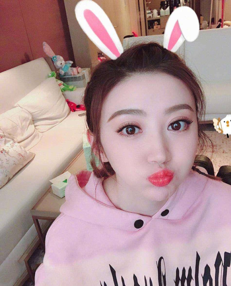 原创合影终结者景甜她究竟有多白看到照片网友表示牛奶