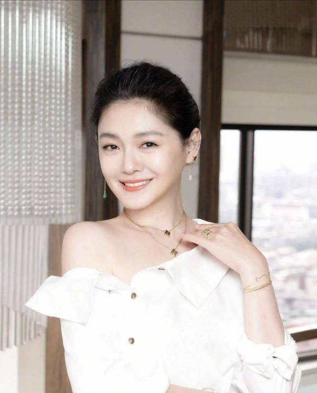 原创大s徐熙媛官宣再婚男方是20多年前的恋人网友又闪婚