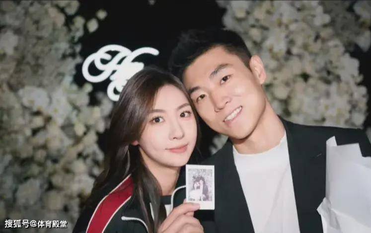 原创惊喜28岁高诗岩求婚成功女友美若明星过程非常感人浪漫