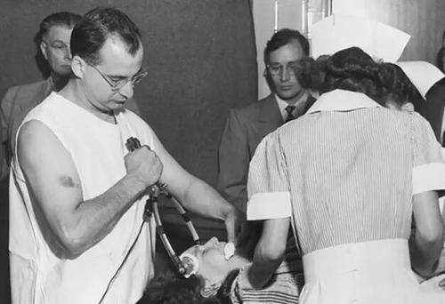 这个时候莫尼兹教授的神助攻沃尔特·j·弗里曼教授出现了.