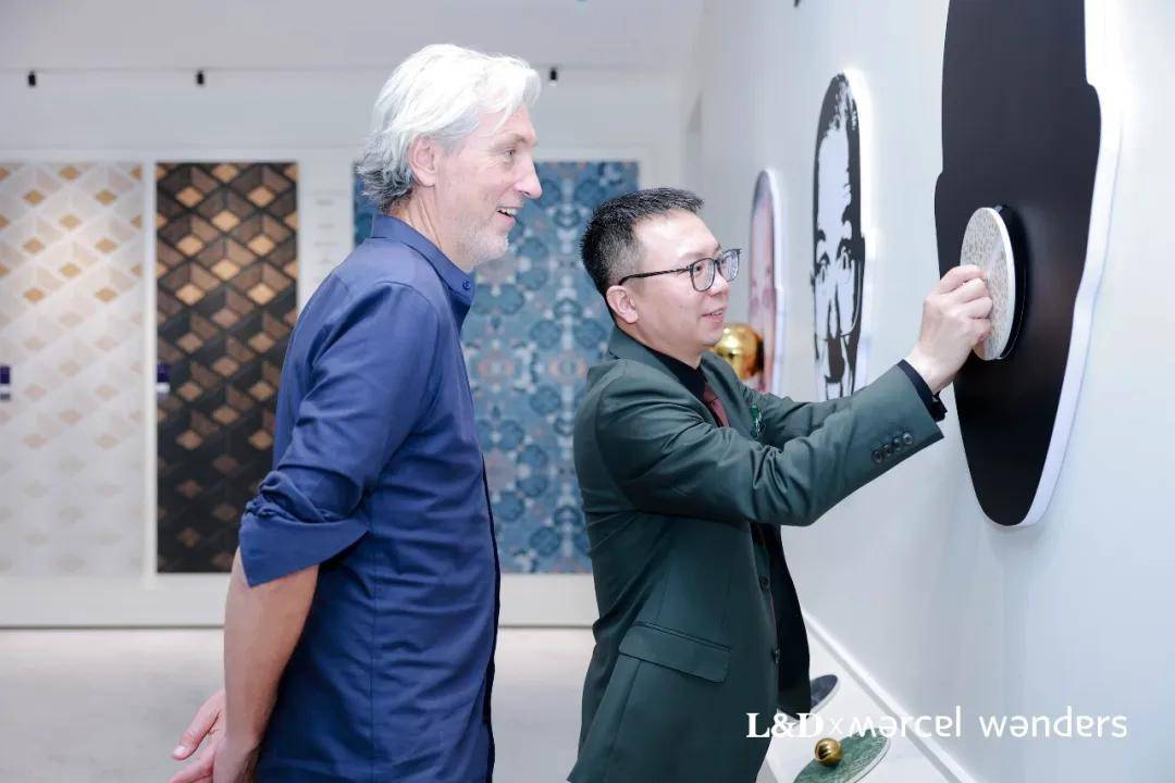 x marcel wanders"大师系列"产品展区接受《frame构架》杂志中文版