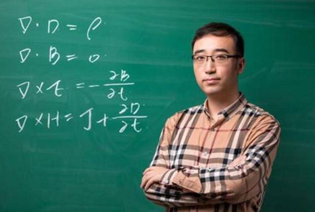 分就可以超越一操场的人,那要进入清华北大,起码得大几十个操场的人吧