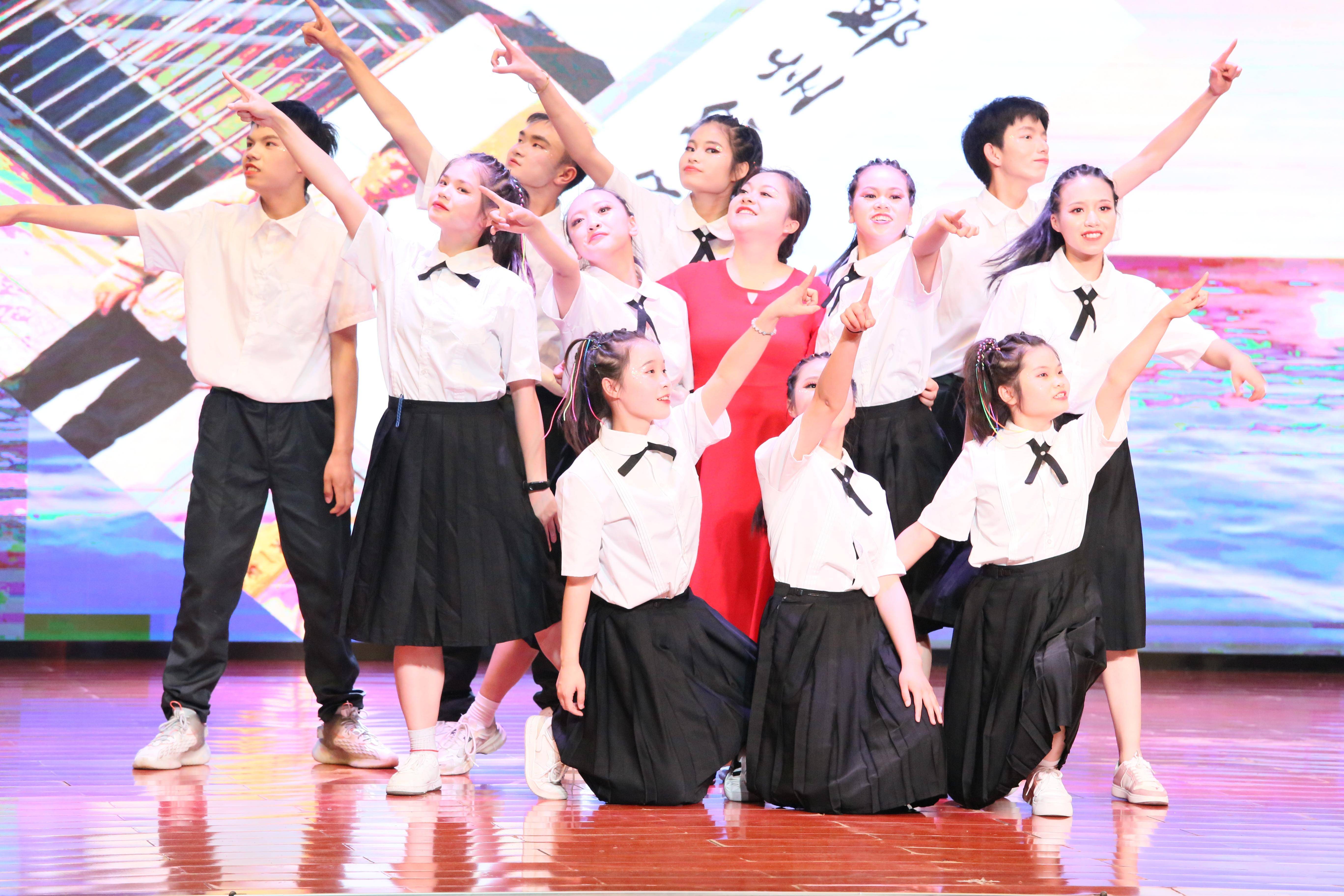 真水无香黔东南州民族特殊教育高级中学校歌