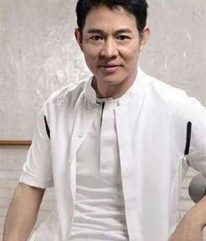 原创分手糟糠之妻黄秋燕甘愿等利智10年的李连杰如今怎样了