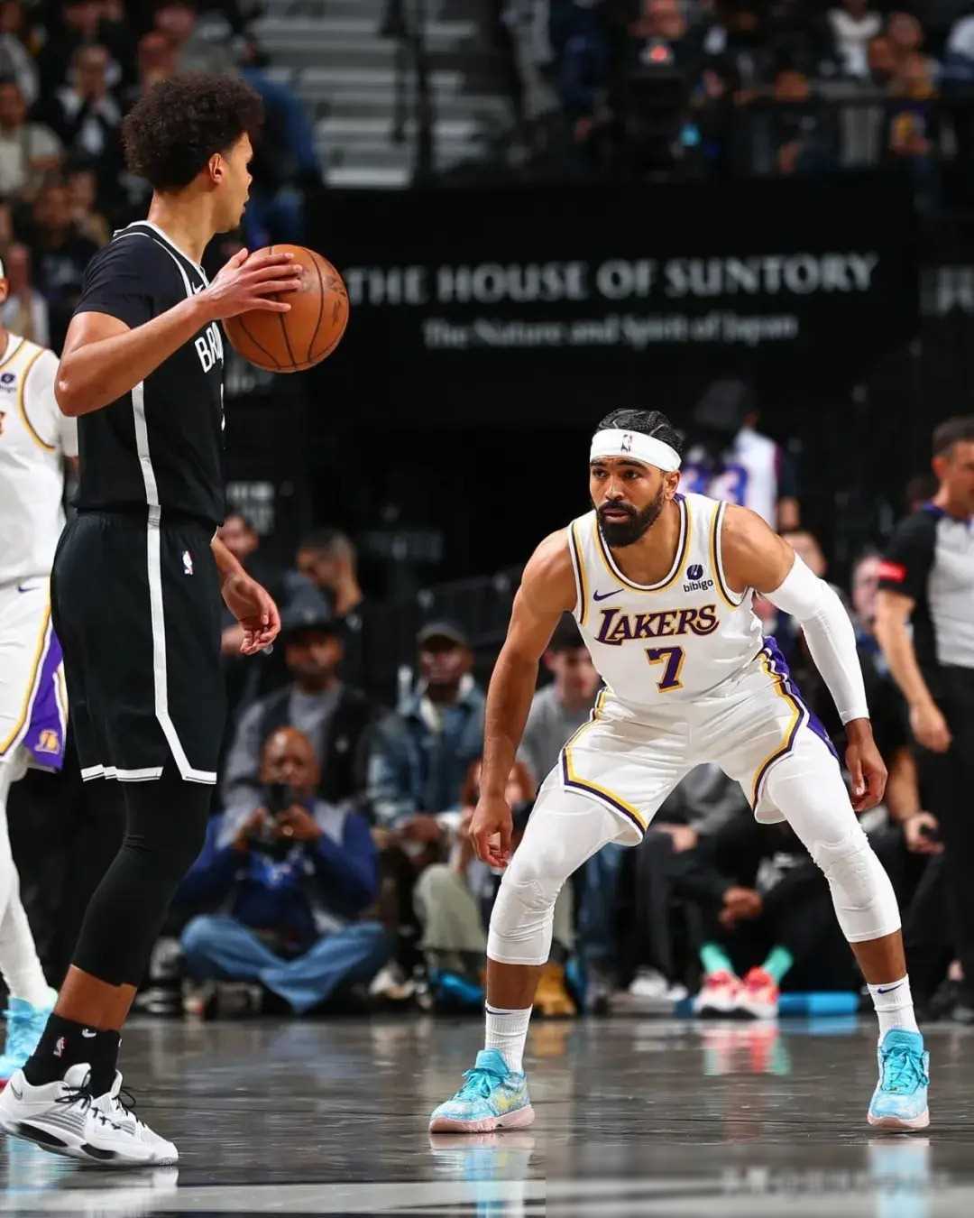 湖人在交易截止日前曾试图用文森特和多个次轮签去交易奥尼尔,但遭到