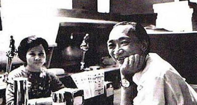 越南西贡枪决照:警察局长当街击毙囚犯,随之改变其人生命运_阮玉鸾