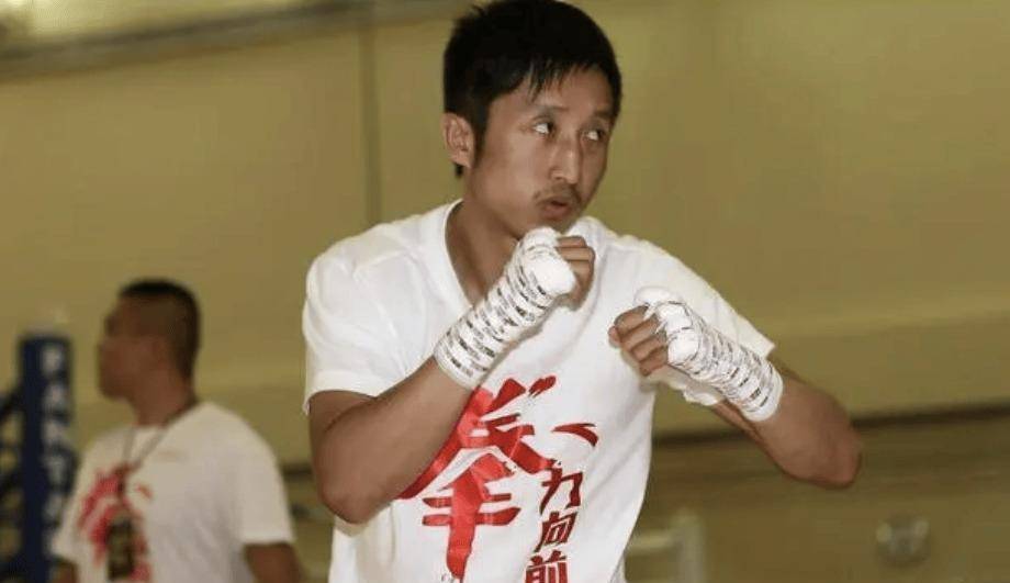 原创冉莹颖自曝与邹市明分房睡三年只为老公拼事业做拳王背后