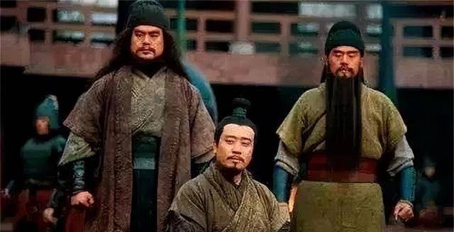 原创张飞墓前松柏为何不长树干百年来难以解释当地村民却轻松道破