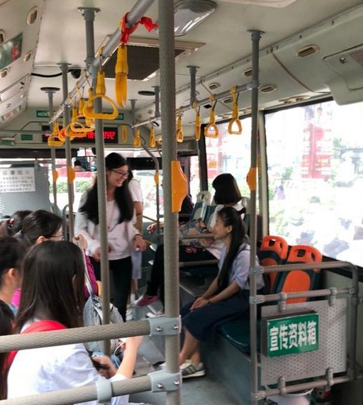 炸牛奶.也是外脆里嫩.煎饺子,他们用番茄酱,我平时用酱油.