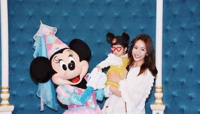 陈赫晒2岁女儿高清近照安安的嘴巴鼻子都像极了他