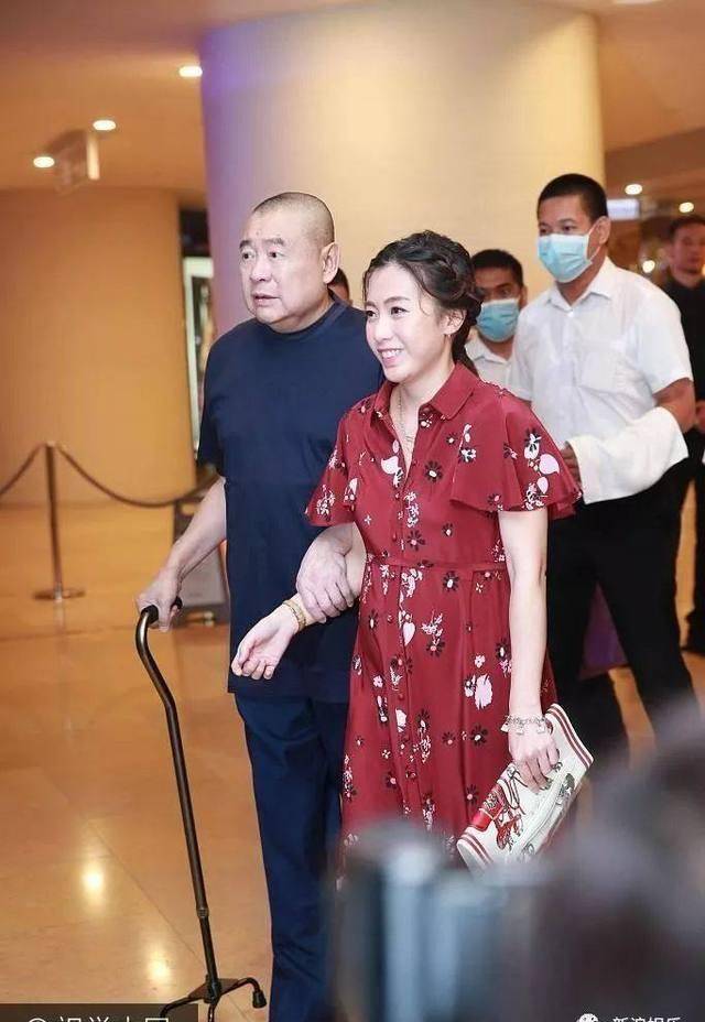 当初被群嘲的她现在完全就是阔太范儿_气质_甘比_女儿