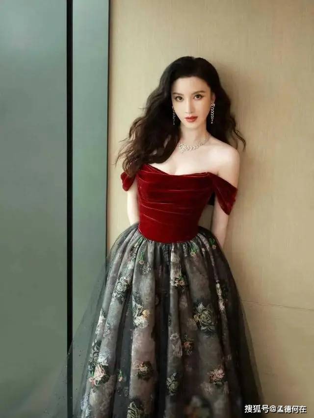 原创张萌如此多娇引无数英雄竞折腰