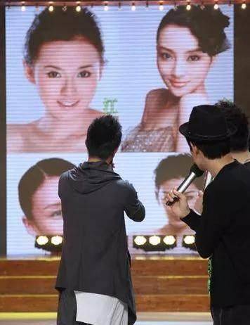 《天天向上》后,有一个环节是让韩庚选自己喜欢的女生类型,照片里有