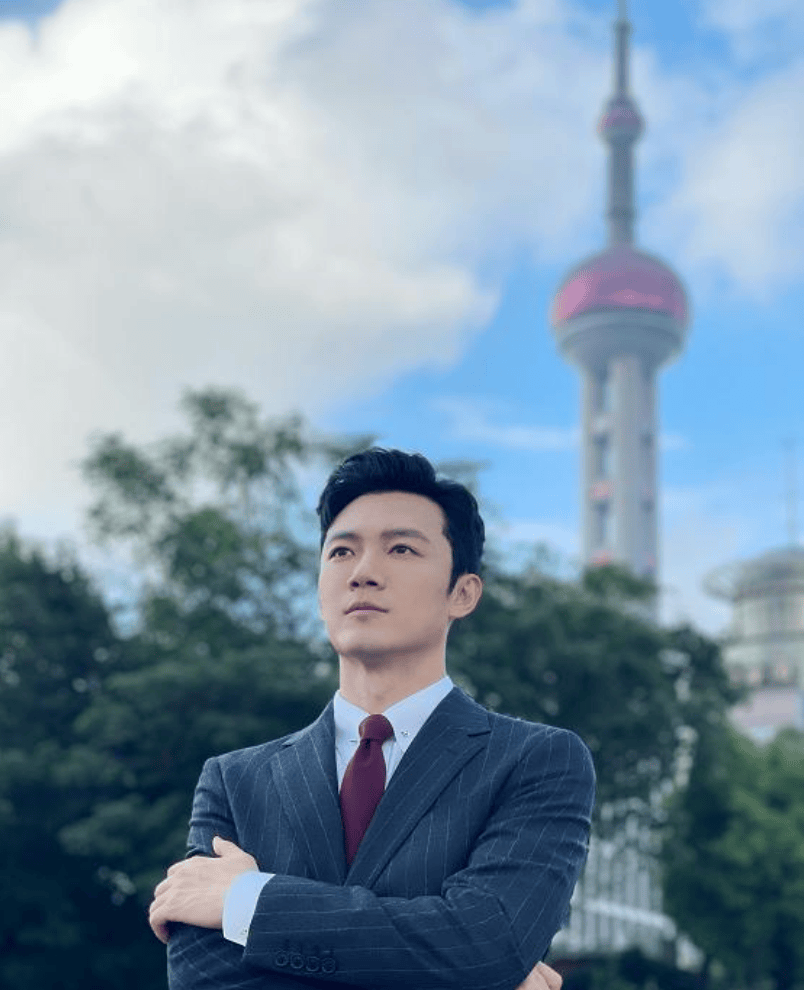 著名主持人张韬30岁进央视34岁上春晚是亲人眼里的暖男