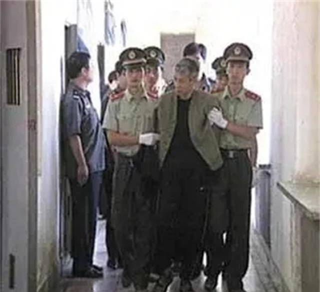 03年沈阳黑帮刘涌被判死刑,面对死亡,他给妻子留下这样一段话_刘晓津