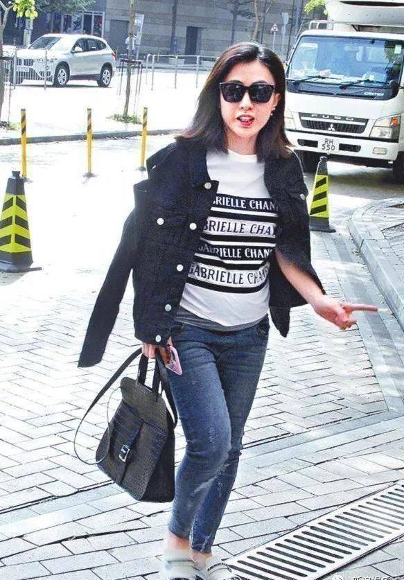 当初被群嘲的她现在完全就是阔太范儿_气质_甘比_女儿