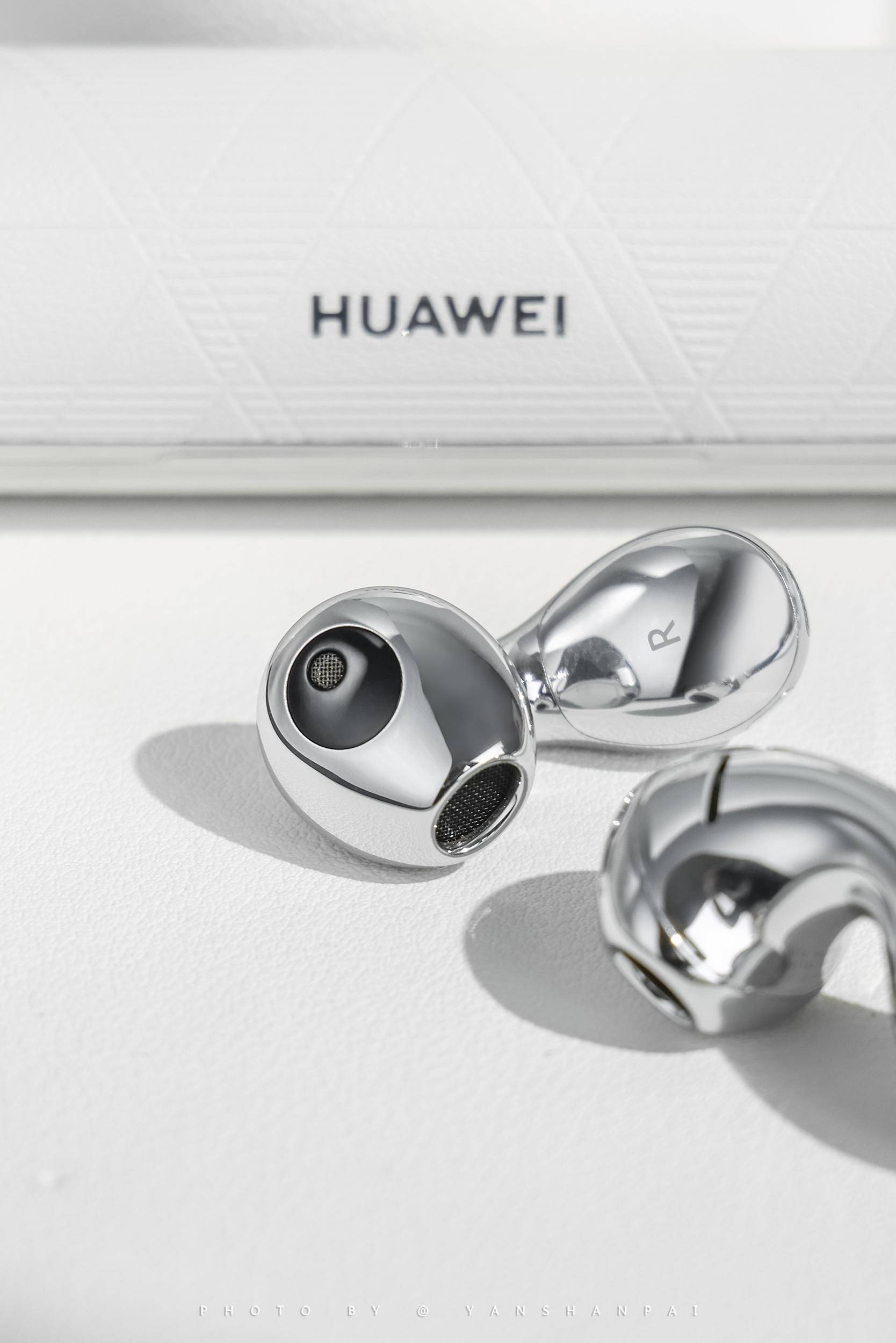 华为freebuds lipstick 2 口红耳机图赏:宝盒设计,时尚先锋再突破