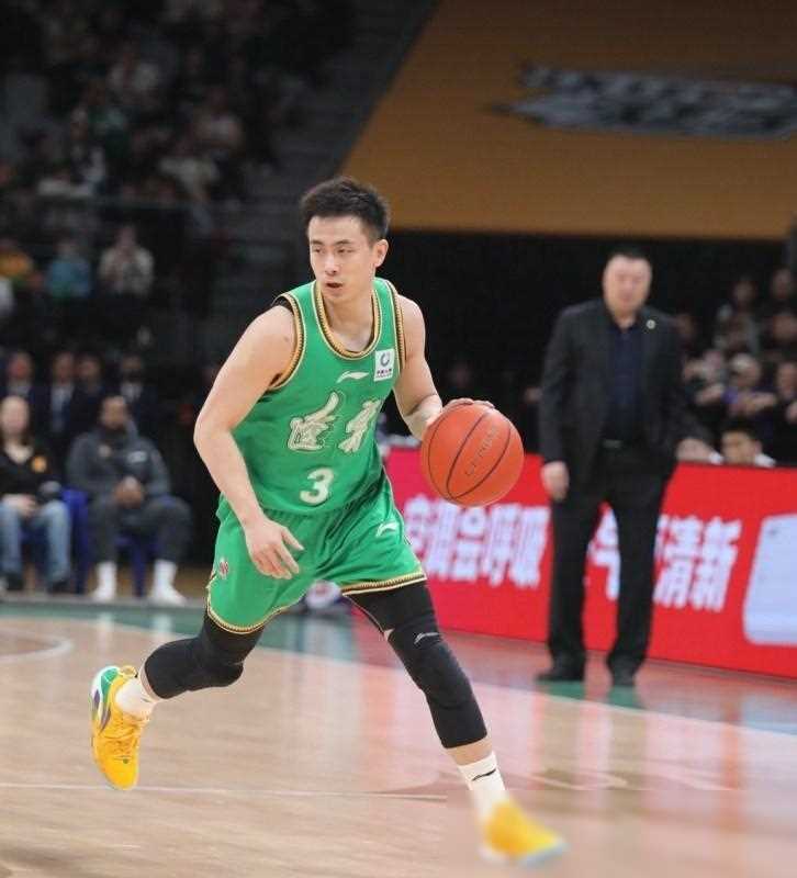辽篮匆忙签约外援也透露出了另一个消息,那就是球队的主力后卫郭艾伦