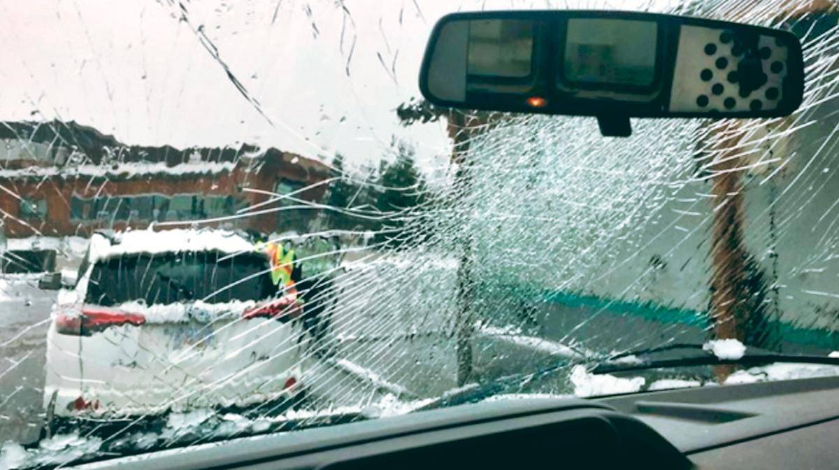 汽车玻璃被砸,保险公司却拒绝赔偿?