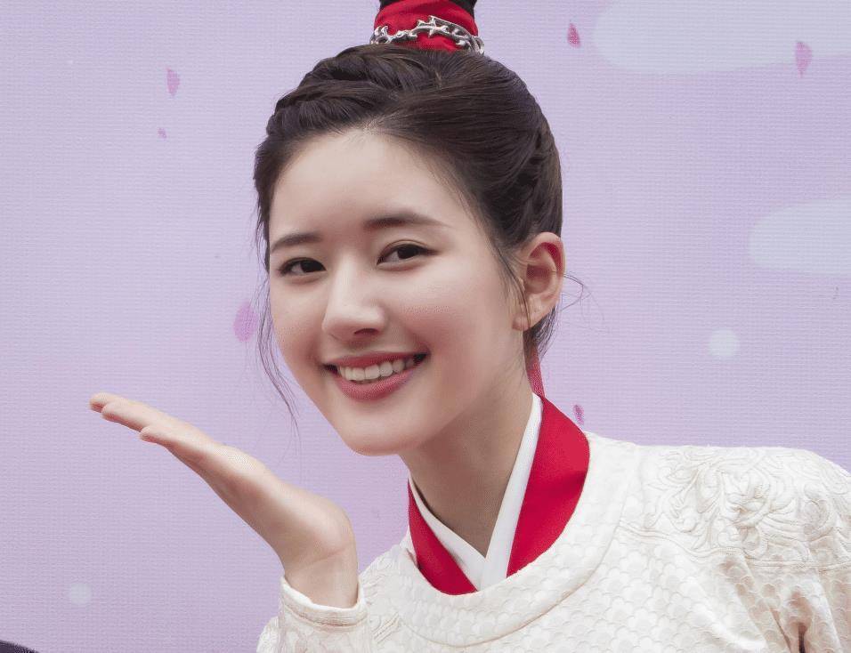 原创捡到爱还未完赵露思新剧首晒海报男主身高187颜值妥妥的