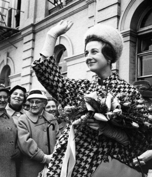 只是有一点非常可惜,玛丽娜结婚只8年时间,丈夫便意外身亡.