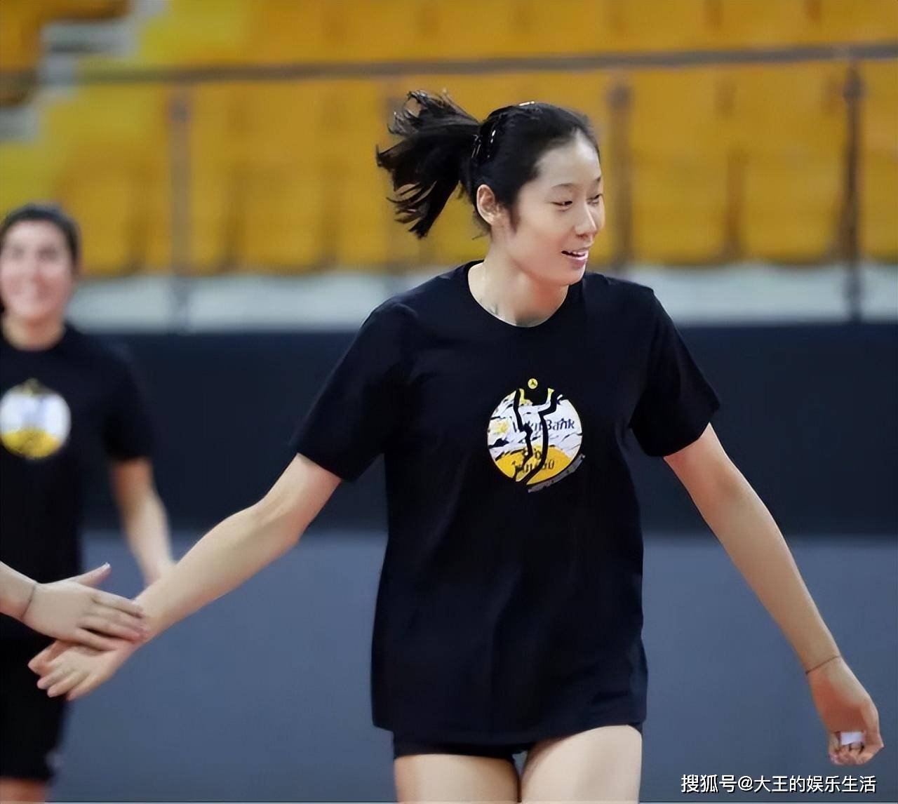 原创亲闺女才有的待遇排联表扬朱婷400多天卧薪尝胆终逆势上扬