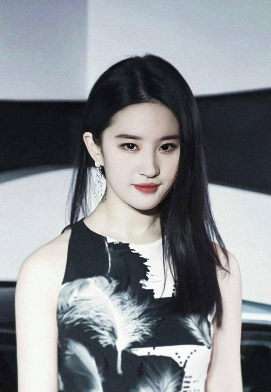 把刘亦菲和大s放到一起,才知道纯天然美人,活得能有多轻松_美貌_对比