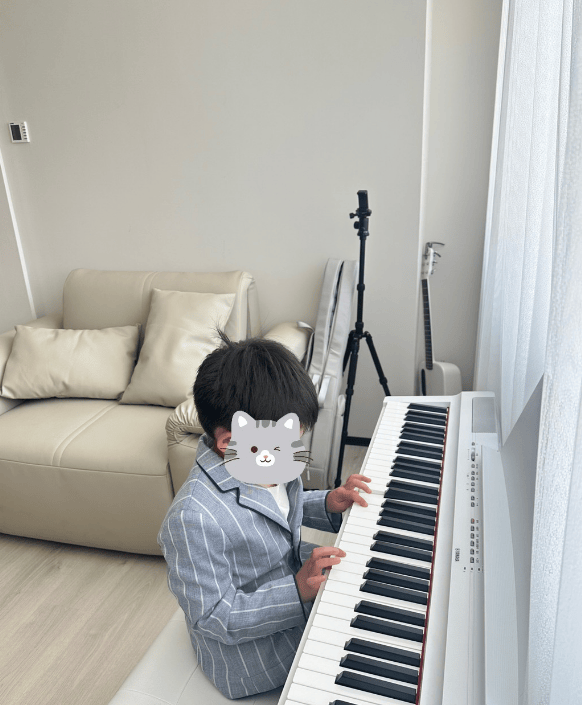 苏星家的老二也是个儿子,还不到两岁. 家里有两个儿子真是吵闹.