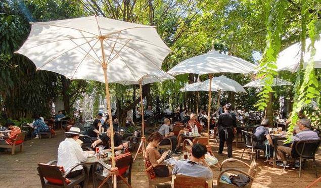 原创泰国清迈最奇葩的网红餐厅只因老板长得太帅很多女游客抢着去