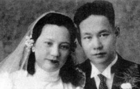 反对与恋人私奔,婚后却经常拿着枪跟随在他身后_裘丽琳_周信芳_裘家