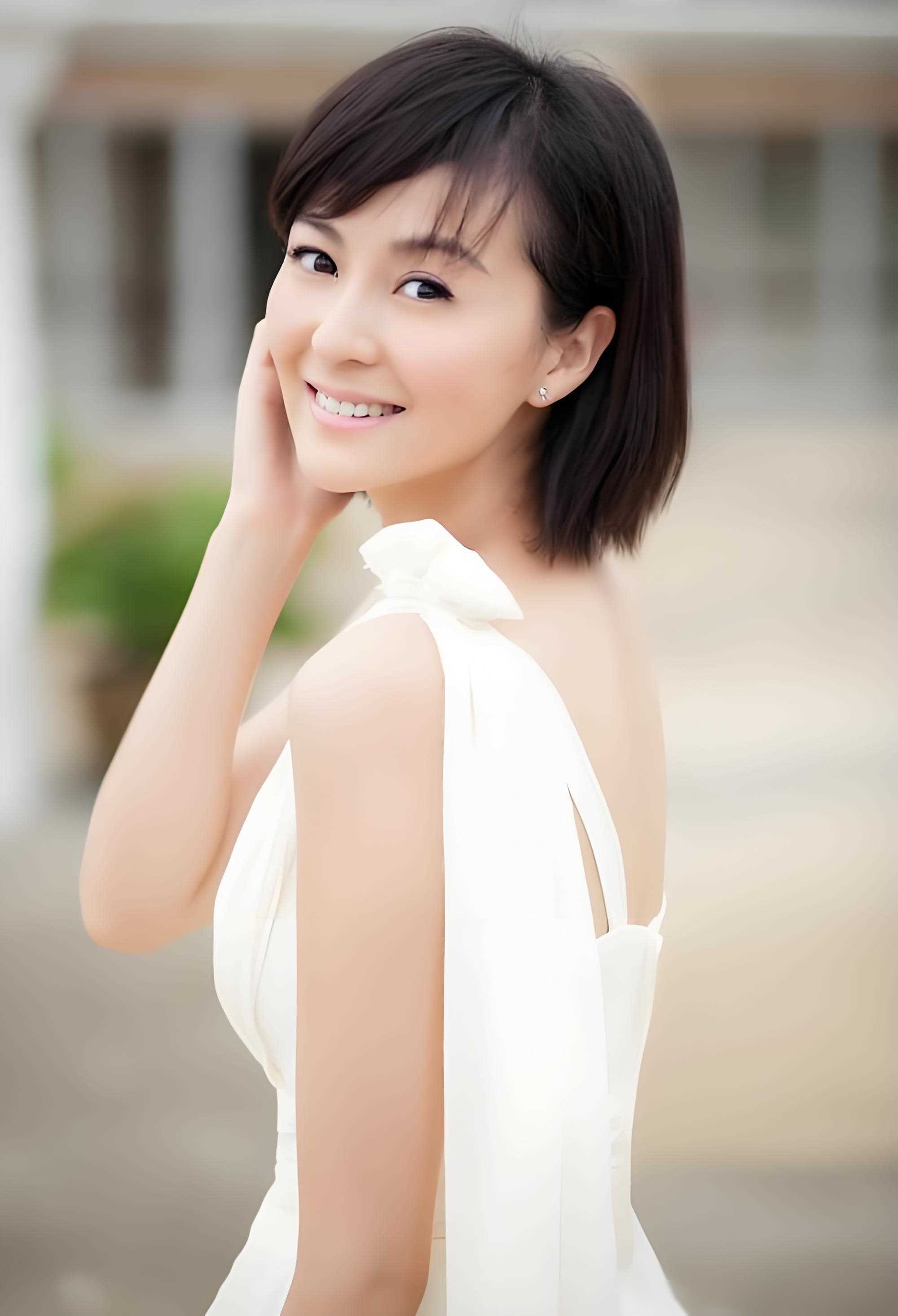 她是娱乐圈最纯净的女演员,为父治病还债,被富商苦追终成眷属_戴娇倩