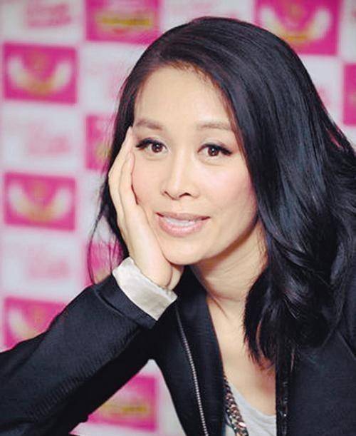 内地演员佟大为就是佟佳氏的后人,而他的妻子关悦是瓜尔佳氏后裔,这下