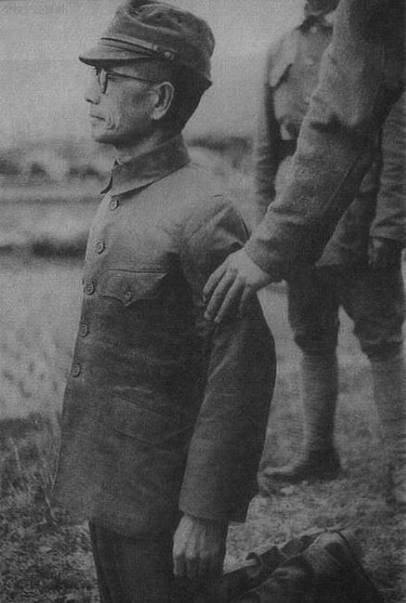 据当时的目击者说,田中久一先是挨了一枪,随之倒在地上,但行刑人员怕