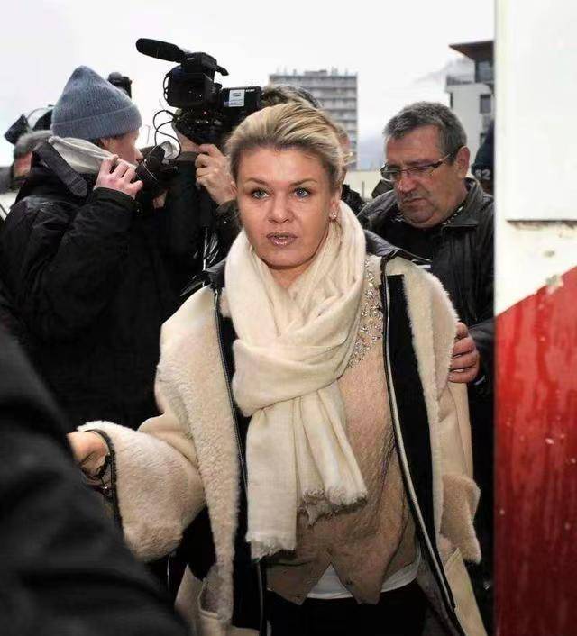 原创f1车王舒马赫受伤9年身高从174缩到160妻子散尽钱财守护他