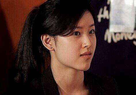 原创章泽天大学素颜照被疯传满脸雀斑还单眼皮与现在简直判若两人