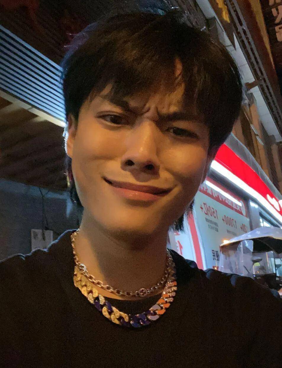 探秘疯狂小杨哥现象:他为何能火起来?