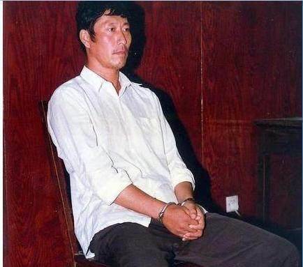 原创共和国第一悍匪制造的案件震动了国务院却在母亲