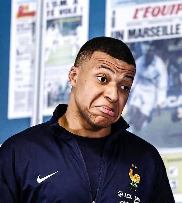 凌晨3点欧冠19亿大战姆巴佩不是哈兰德2战巴萨轰4球并戴帽