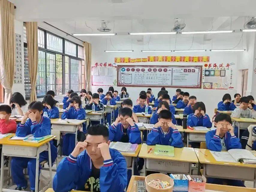寻乌县第三中学开展近视防控宣传教育月系列活动
