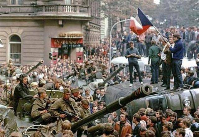 原创关东军战败投降苏联俘虏了1万多名年轻女兵她们结果如何