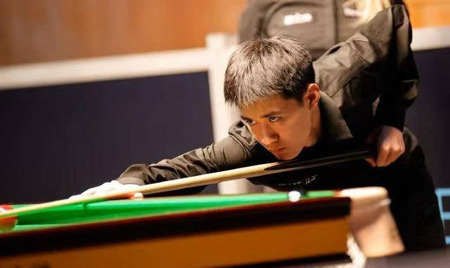 邢子豪爆冷击败霍尔特白雨露和张家玮落败