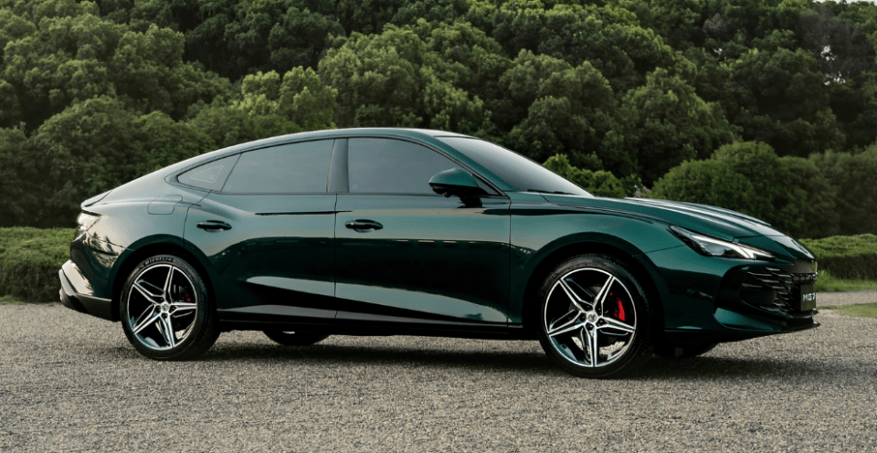 搭2.0t爆261马力,配14个bose音响 排气声浪,顶配仅16.