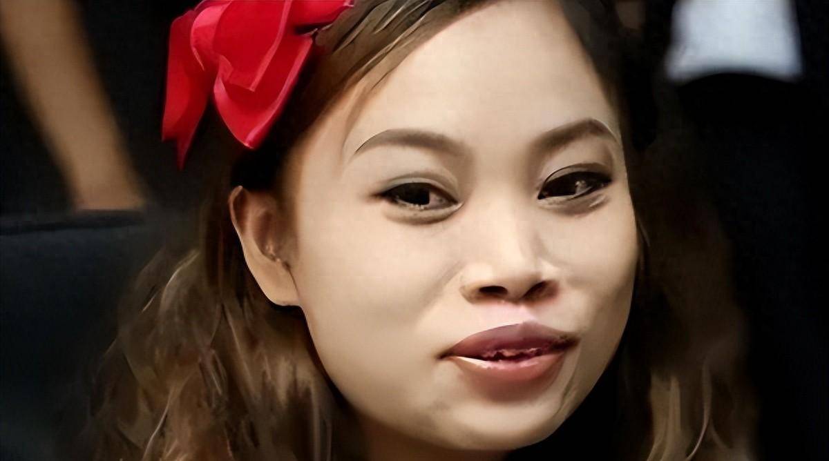 自从凤姐在一档相亲节目中首次曝光以来,她的独特形象和言行就吸引了