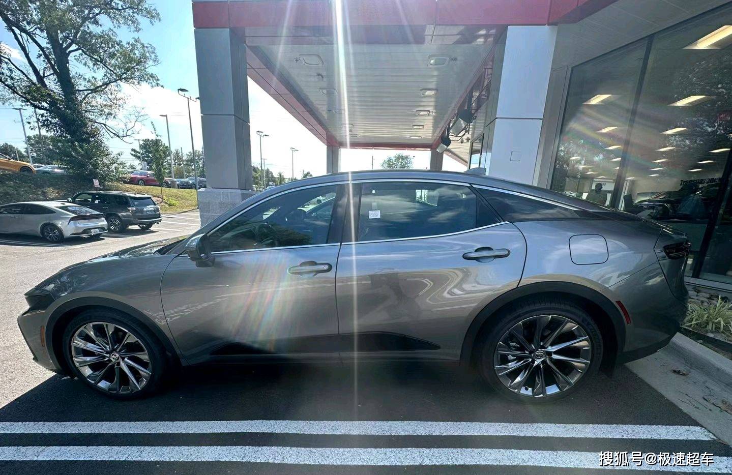 新款丰田皇冠crown豪华轿车:尊贵之选,驾驭未来_搜狐汽车_搜狐网