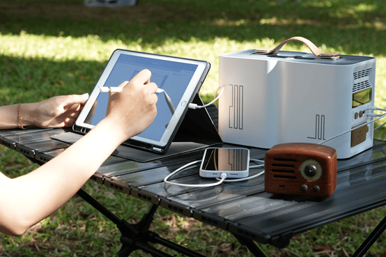 根据官方数据来看,在满电状态下可以为手机充电约17次或为相机充电约