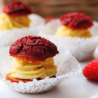 草莓泡芙的做法